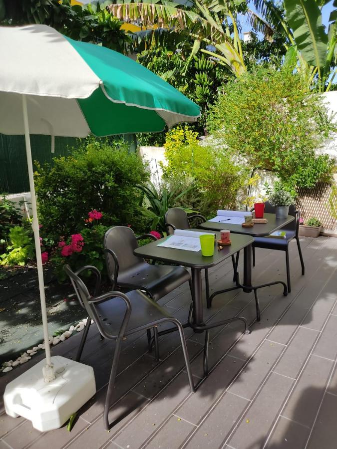 Sunny Orange Garden Apartment In Central Лиссабон Экстерьер фото